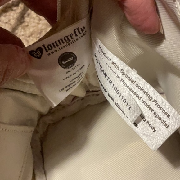 🎀 Hello Kitty x Loungefly Quilted Patent Leather Satchel 🎀 - Picture 10 of 11